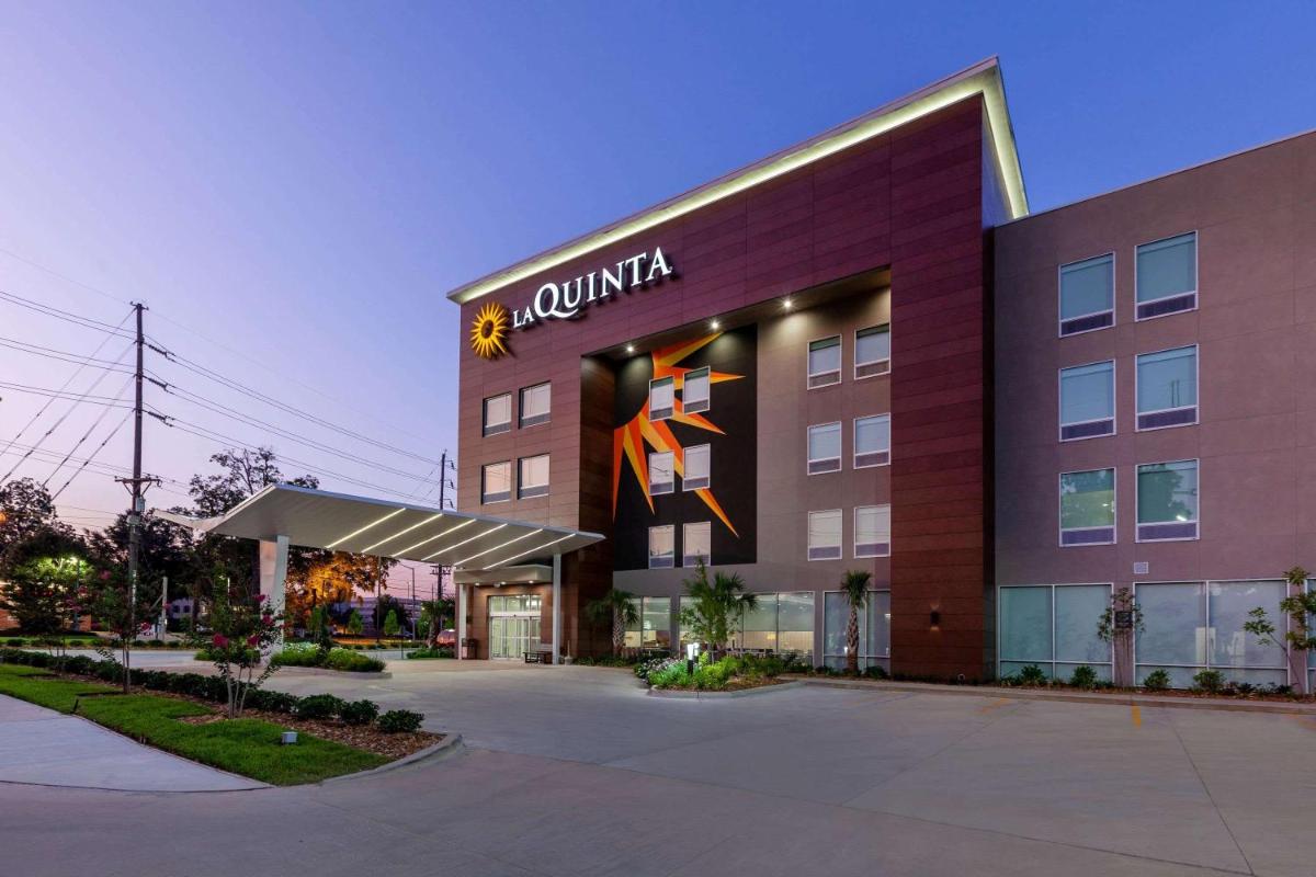 La Quinta Inn & Suites by Wyndham Lafayette Oil Center - image 2