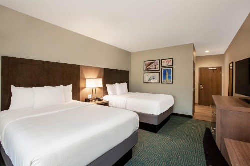 La Quinta Inn & Suites by Wyndham Lafayette Oil Center - image 29