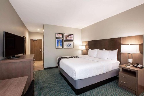 La Quinta Inn & Suites by Wyndham Lafayette Oil Center - image 3