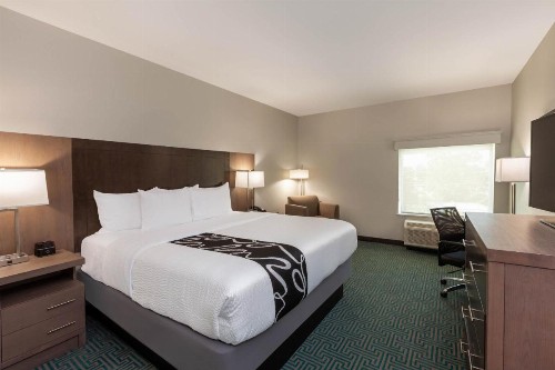 La Quinta Inn & Suites by Wyndham Lafayette Oil Center - image 31