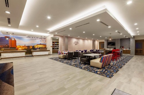 La Quinta Inn & Suites by Wyndham Lafayette Oil Center - image 32