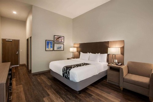 La Quinta Inn & Suites by Wyndham Lafayette Oil Center - image 46