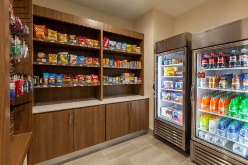 La Quinta Inn & Suites by Wyndham Lafayette Oil Center - image 9