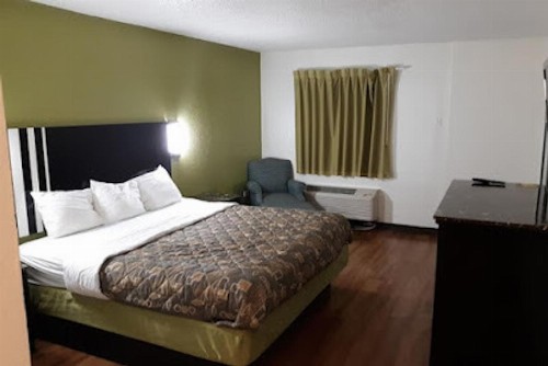 Kings Hotel - image 10