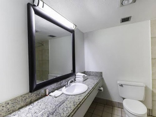 Kings Hotel - image 12