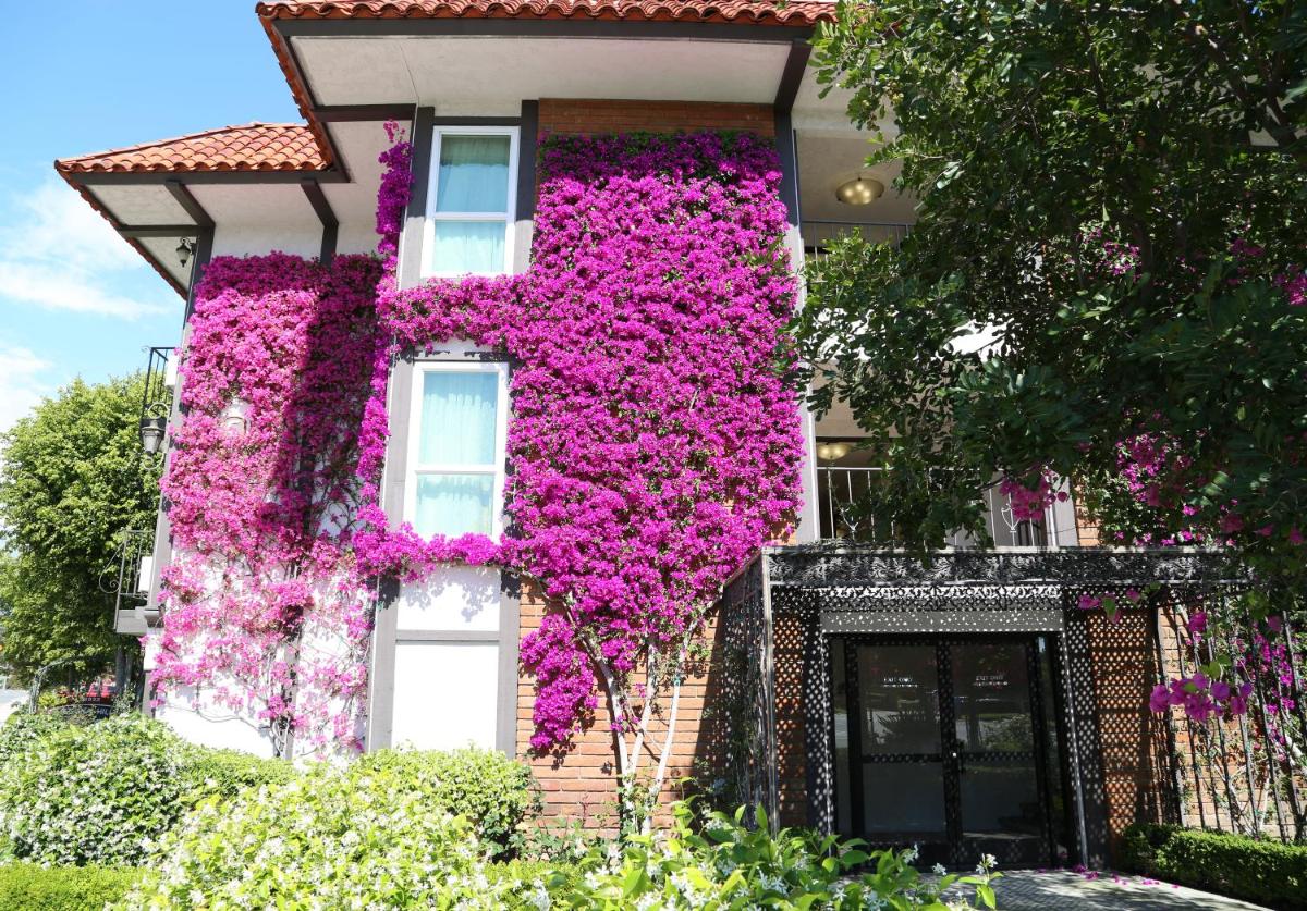 Laguna Hills Lodge-Irvine Spectrum - image 3