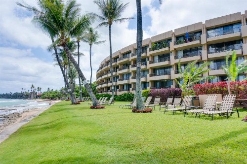 Castle Paki Maui - image 1
