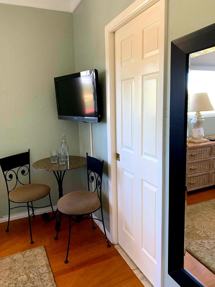 Old Lahaina House-Walk to town & beach! - image 7