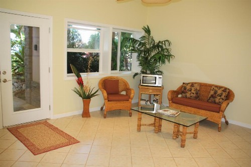 Maui Beach House B & B - image 12
