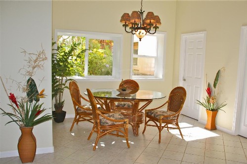 Maui Beach House B & B - image 18