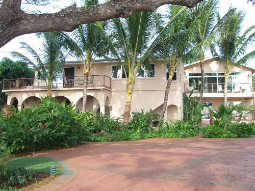 Maui Beach House B & B - image 4