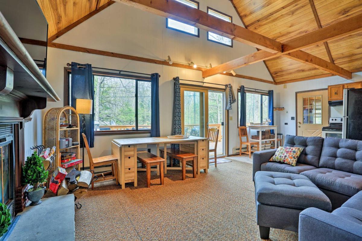 Lake Ariel Home w/Fire Pit & Shared Amenities - main image