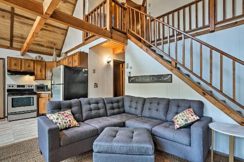 Lake Ariel Home w/Fire Pit & Shared Amenities - image 5