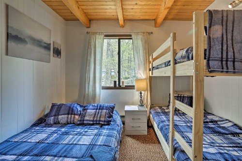 Lake Ariel Home w/Fire Pit & Shared Amenities - image 8