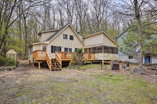 Lake Ariel Home w/Fire Pit & Shared Amenities - image 9