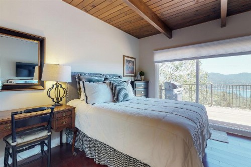 Mountain Top Chalet - image 8