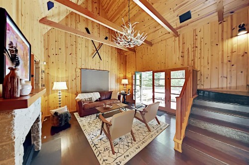 Private & Luxe Hideaway - Office - Walk to Village home