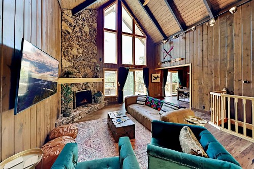Custom Lake-View Home on Huge Lot - Tesla Charger home