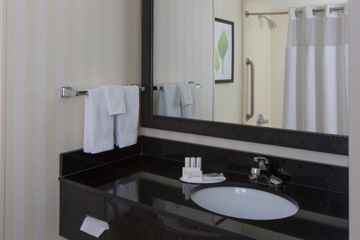 Fairfield Inn & Suites by Marriott Orlando Lake Buena Vista - image 7