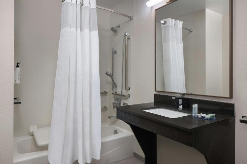 Fairfield Inn & Suites Lake City - image 10