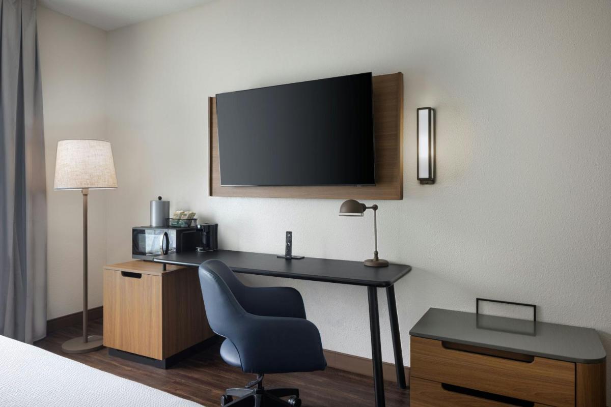 Fairfield Inn & Suites Lake City - image 7