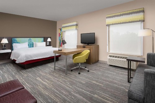 Hampton Inn & Suites Lake City - image 17