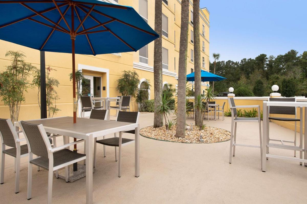 Hampton Inn & Suites Lake City - image 2