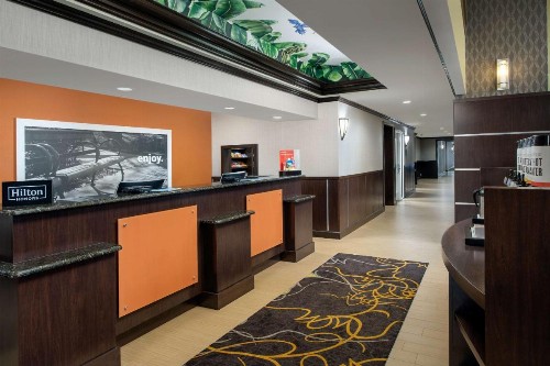 Hampton Inn & Suites Lake City - image 3