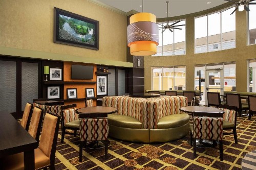 Hampton Inn & Suites Lake City - image 5