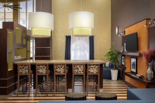 Hampton Inn & Suites Lake City - image 6