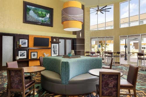 Hampton Inn & Suites Lake City - image 7