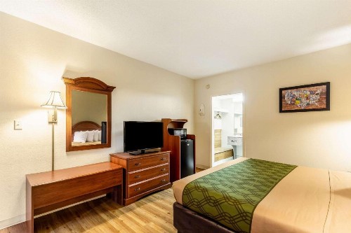 Econo Lodge Lake City North - image 11