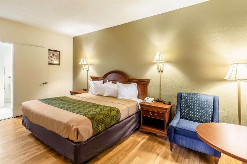 Econo Lodge Lake City North - image 14