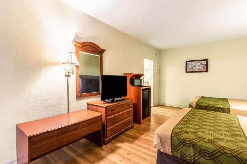 Econo Lodge Lake City North - image 22