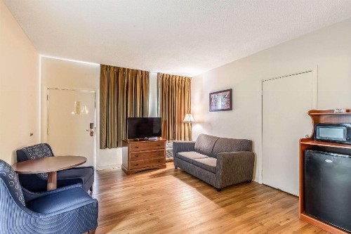 Econo Lodge Lake City North - image 25