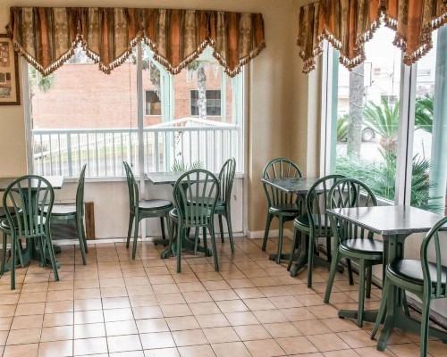 Econo Lodge Lake City North - image 28