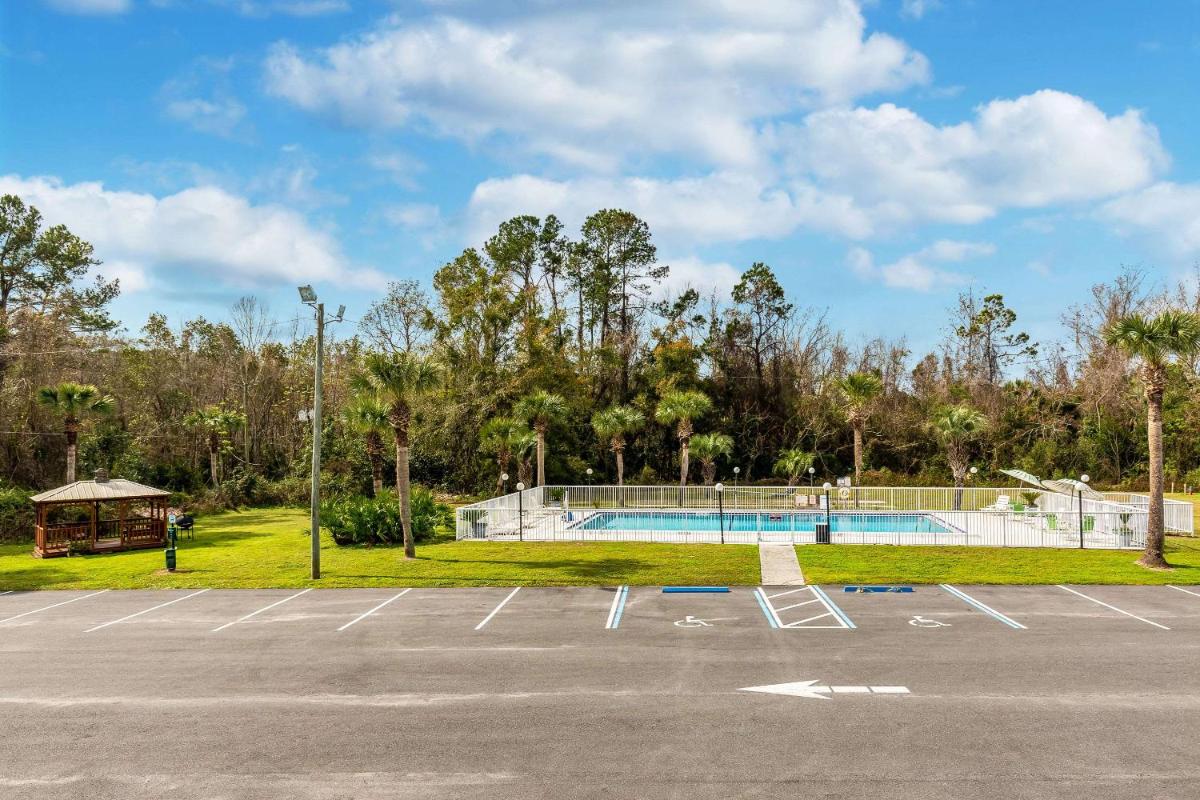 Econo Lodge Lake City North - image 4