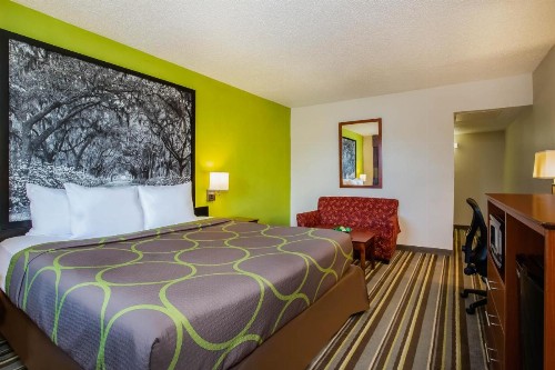 Super 8 by Wyndham Lake City - image 18