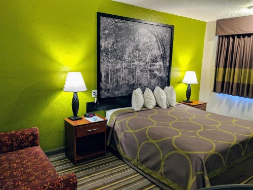 Super 8 by Wyndham Lake City - image 22