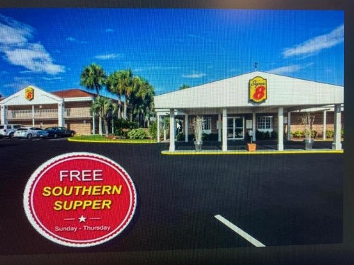 Super 8 by Wyndham Lake City - image 34