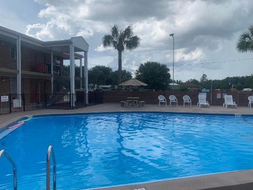 Super 8 by Wyndham Lake City - image 37