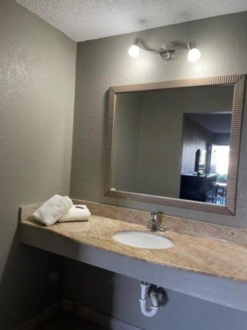 Guest Inn Lake City - image 13