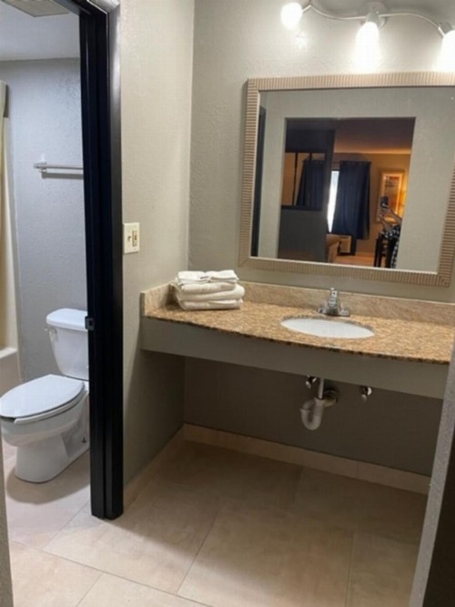 Guest Inn Lake City - image 9