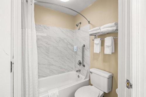Quality Inn Lake City - image 9