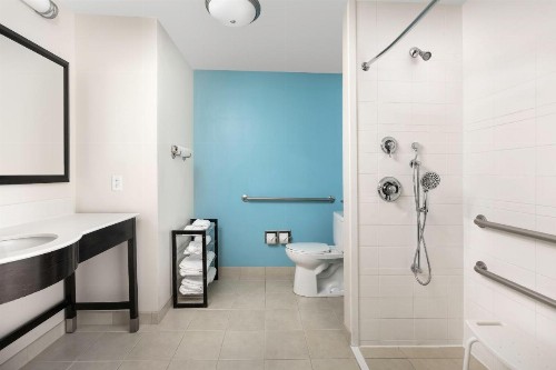 Comfort Suites Lake City - image 16
