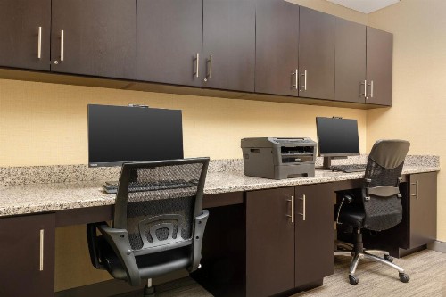 Comfort Suites Lake City - image 19