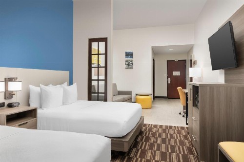 Comfort Suites Lake City - image 2