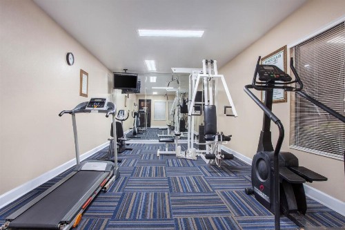 Baymont by Wyndham Lake City - image 14