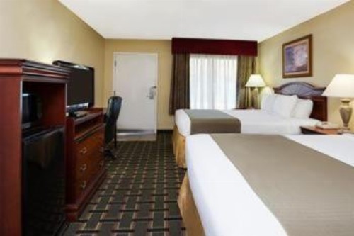 Baymont by Wyndham Lake City - image 15