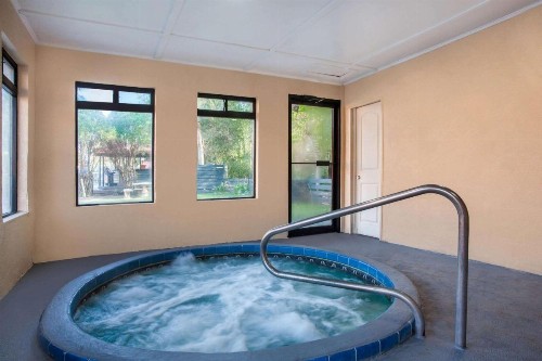 Baymont by Wyndham Lake City - image 19